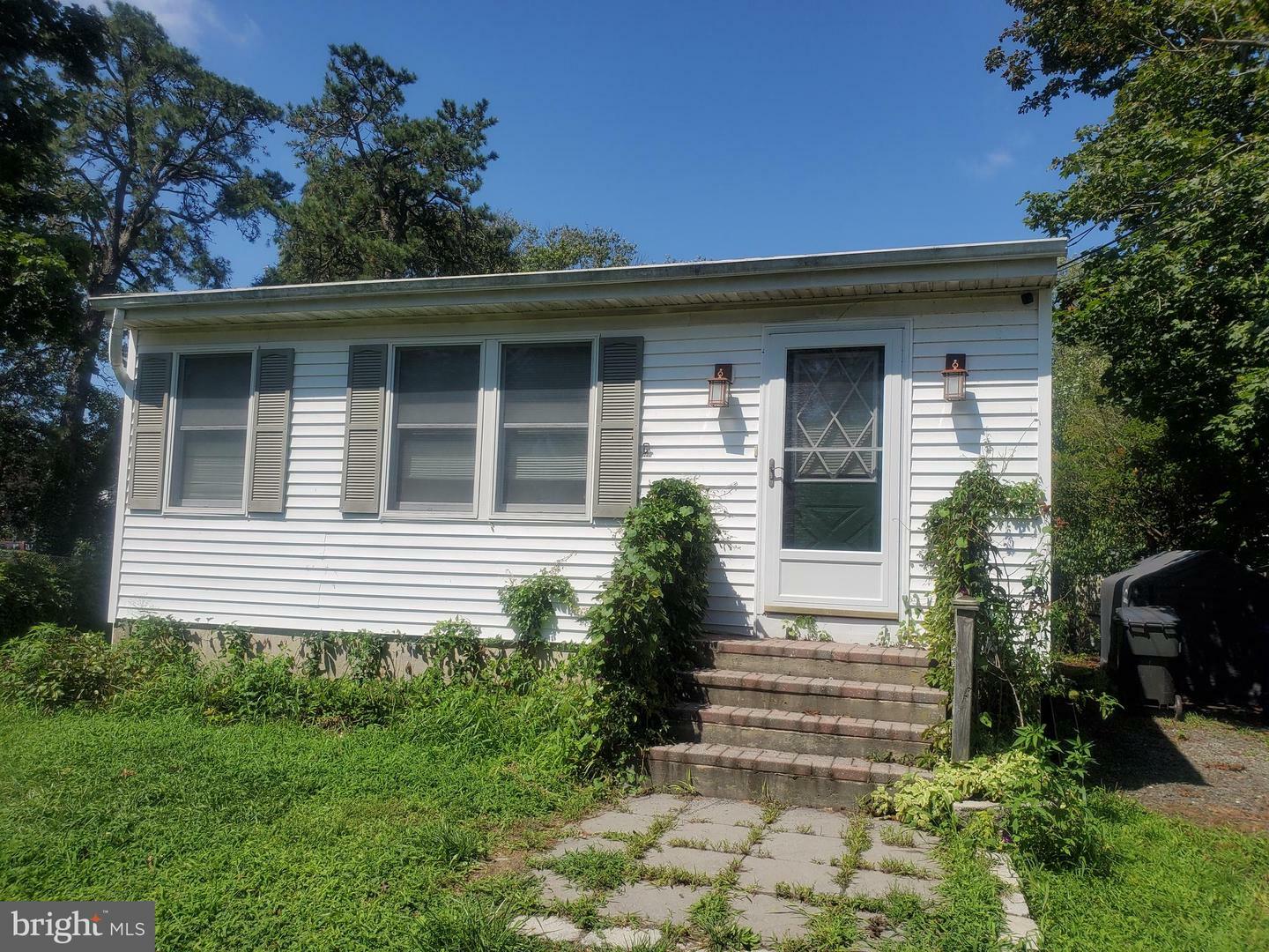 Property Photo:  10 Pollys Park Drive  NJ 08753 