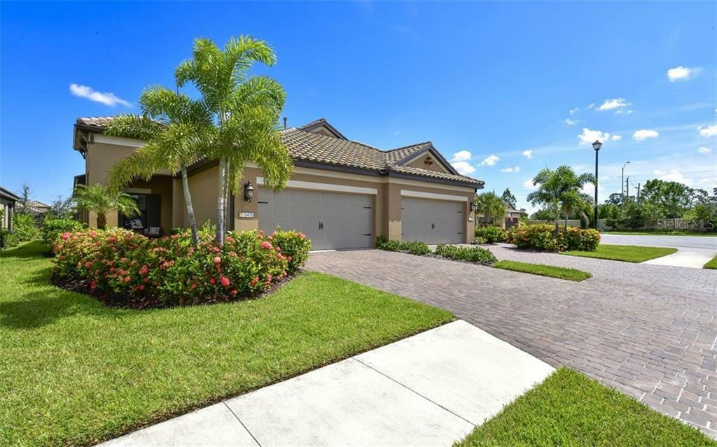 Property Photo: 6475 Positano Court FL 34243