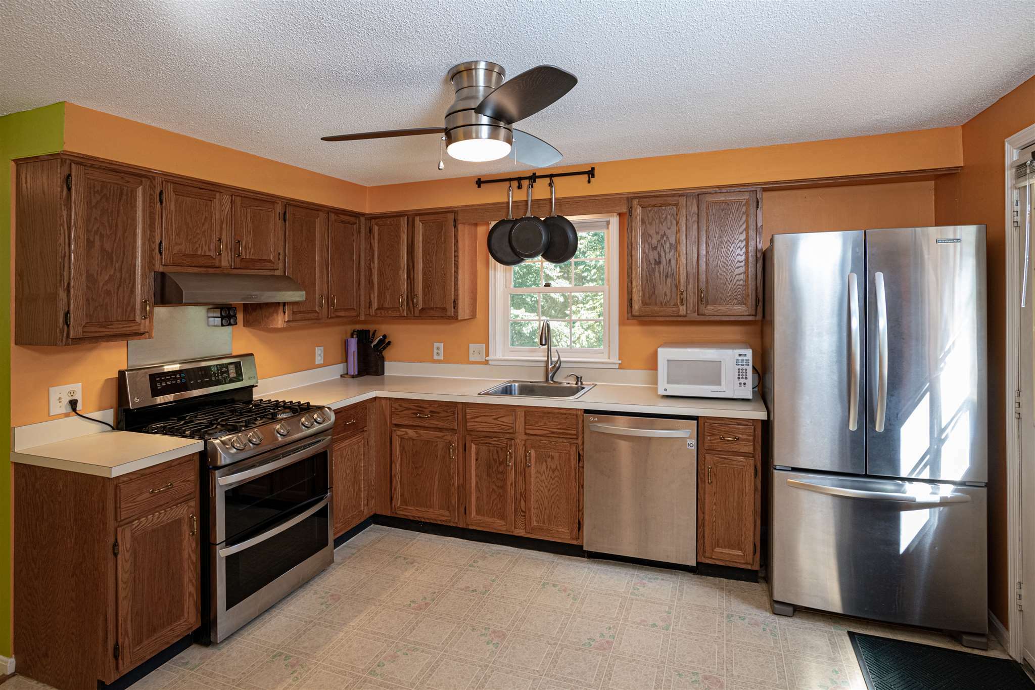 Property Photo: 8 Brinton Drive NH 03064
