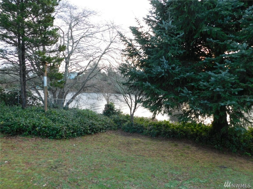 Property Photo:  681 Island Cir SE  WA 98569 