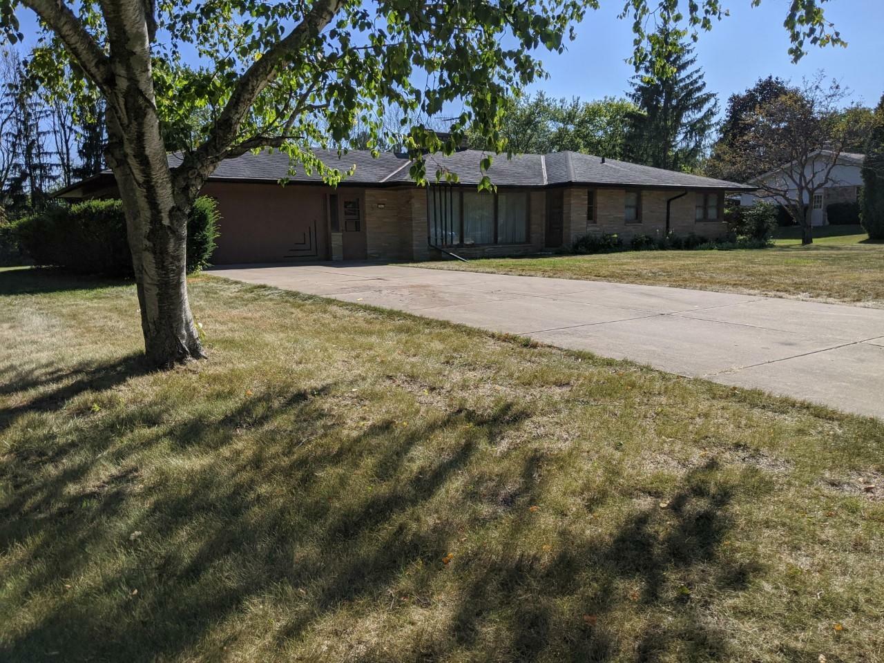 Property Photo:  1511 W Zedler Ln  WI 53092 