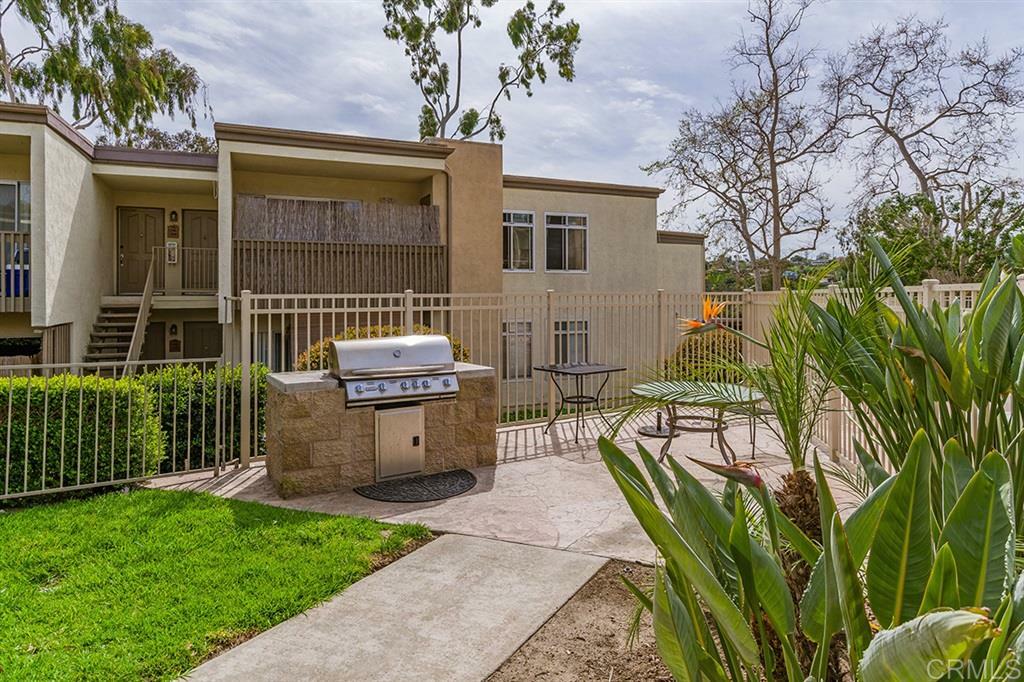 Property Photo: 432 Edgehill Ln 99 CA 92054
