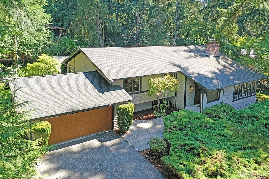 Property Photo:  13402 Hidden Cove Lane NE  WA 98110 