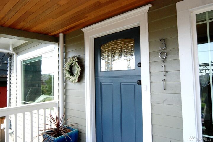 Property Photo: 3911 1st Ave NE WA 98105