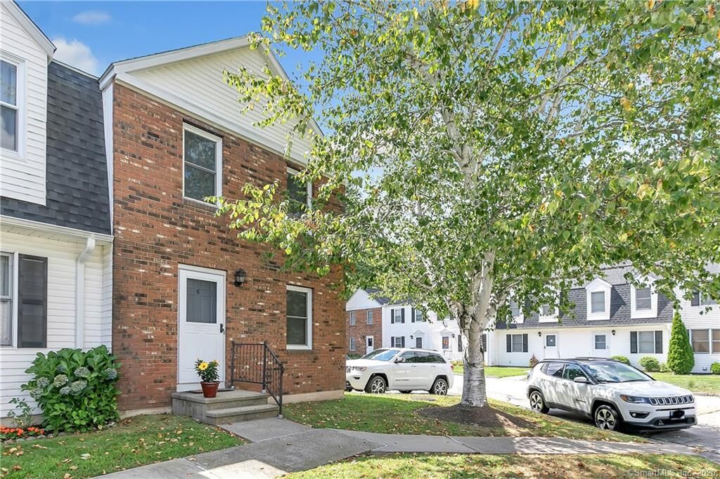 Property Photo:  6 Colonial Village 6  CT 06484 