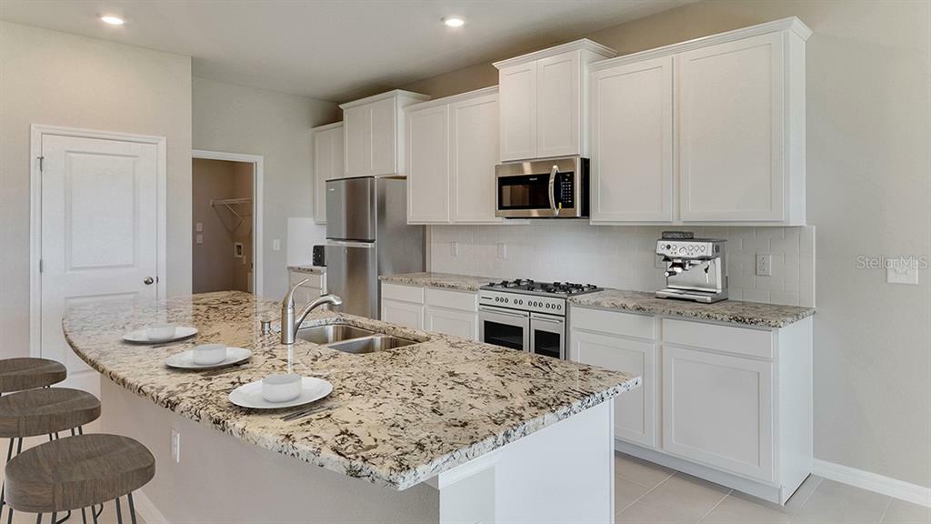 Property Photo: 13809 Woodbridge Terrace FL 34211