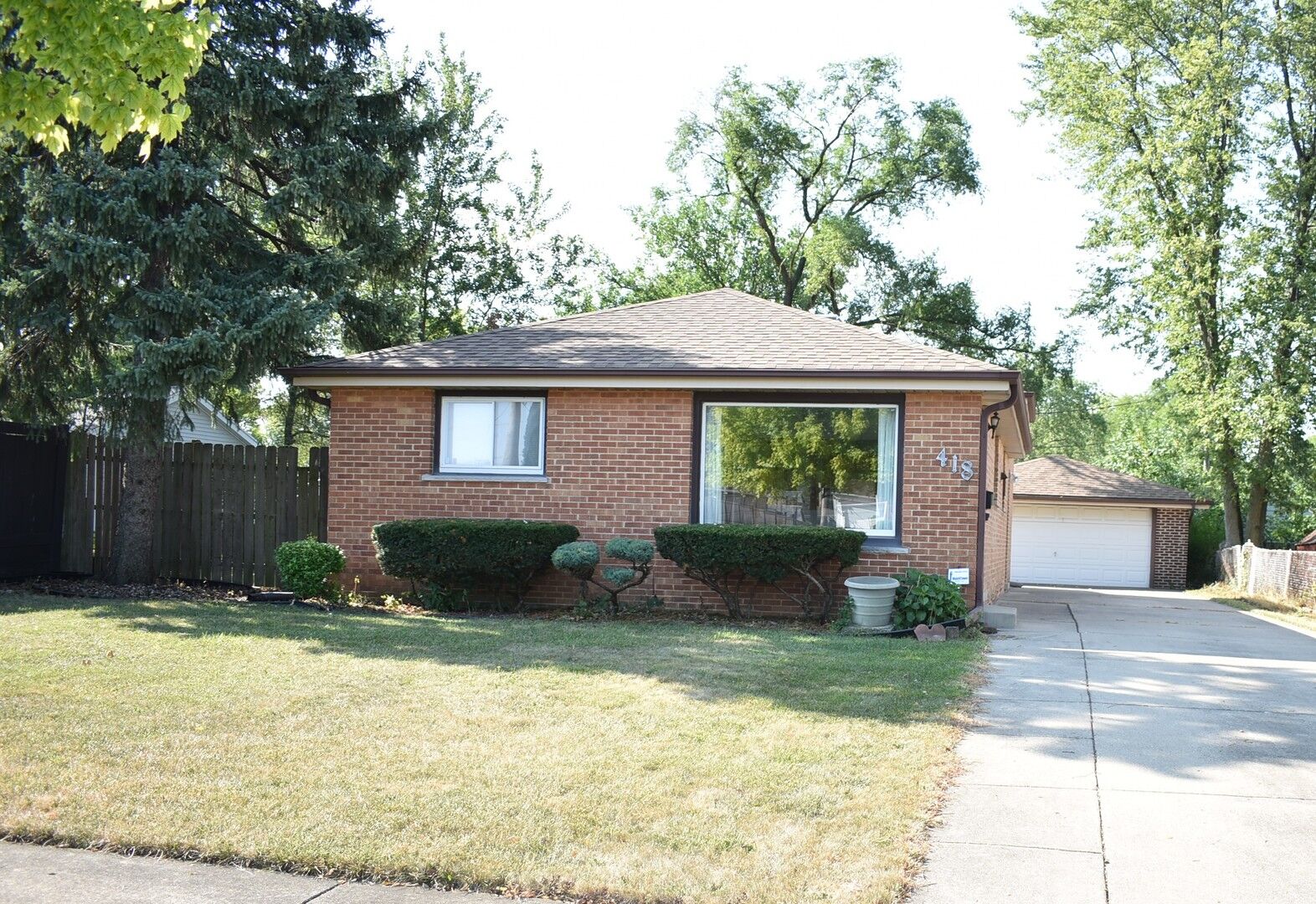Property Photo: 418 Virginia Street IL 60106