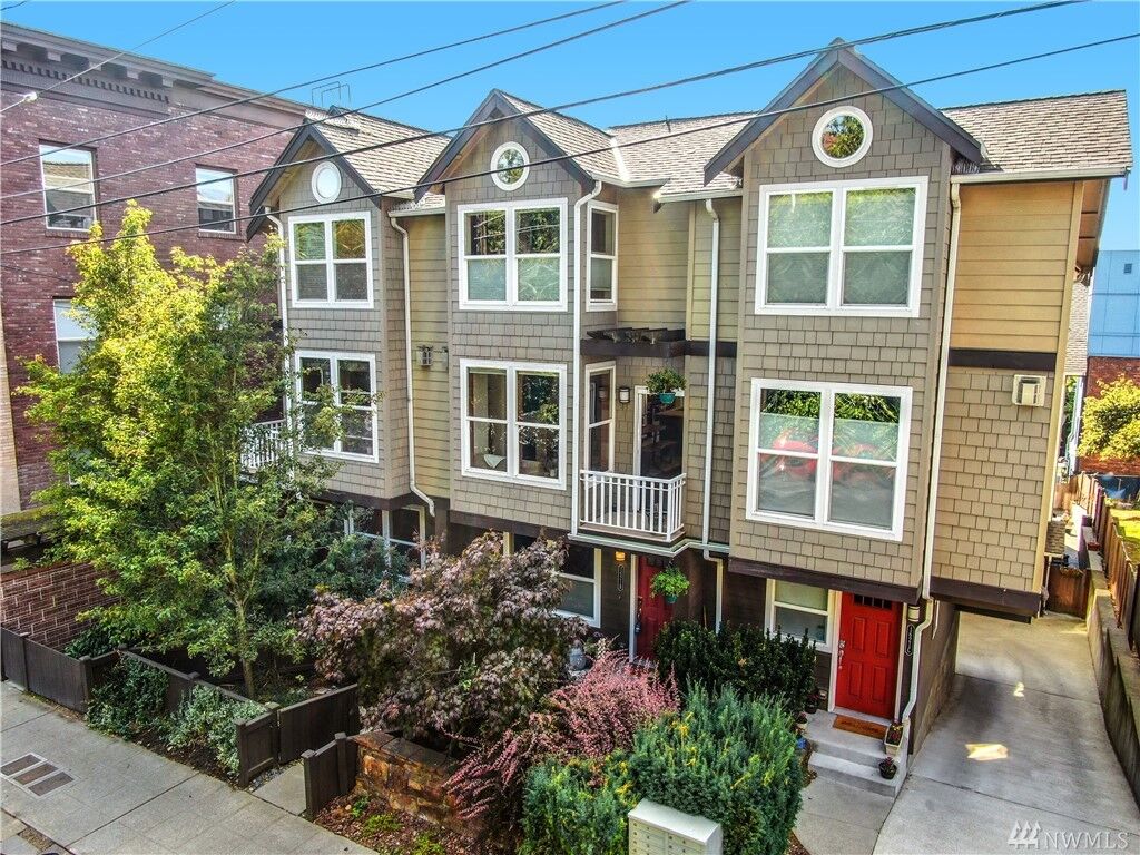 Property Photo:  1621  15th Avenue B  WA 98122 