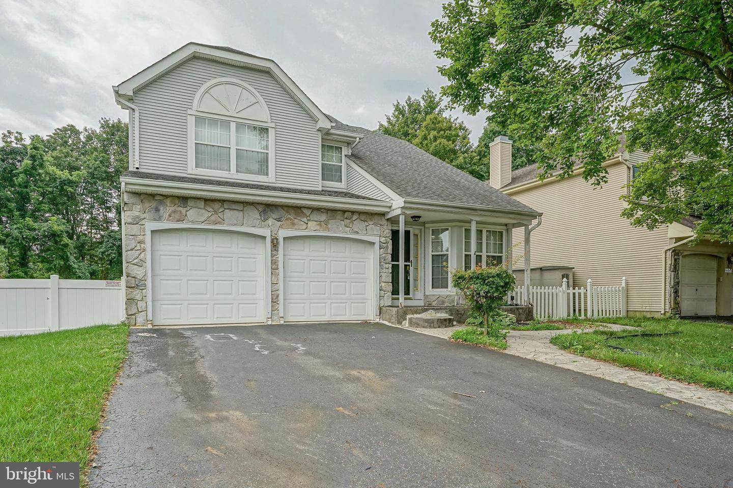Property Photo:  6 Alton Way  NJ 08016 