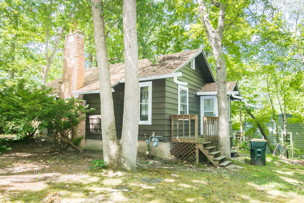 Property Photo:  540 Oakwood Trl  WI 53181 