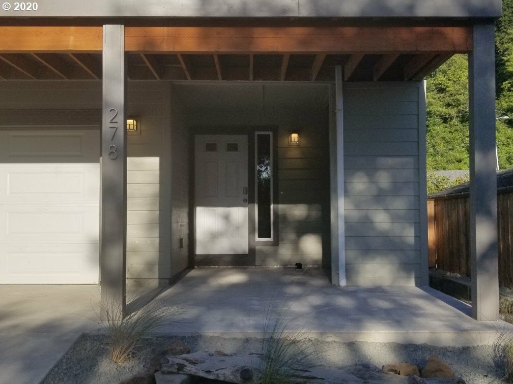 Property Photo: 278 S Dolphin St OR 97136