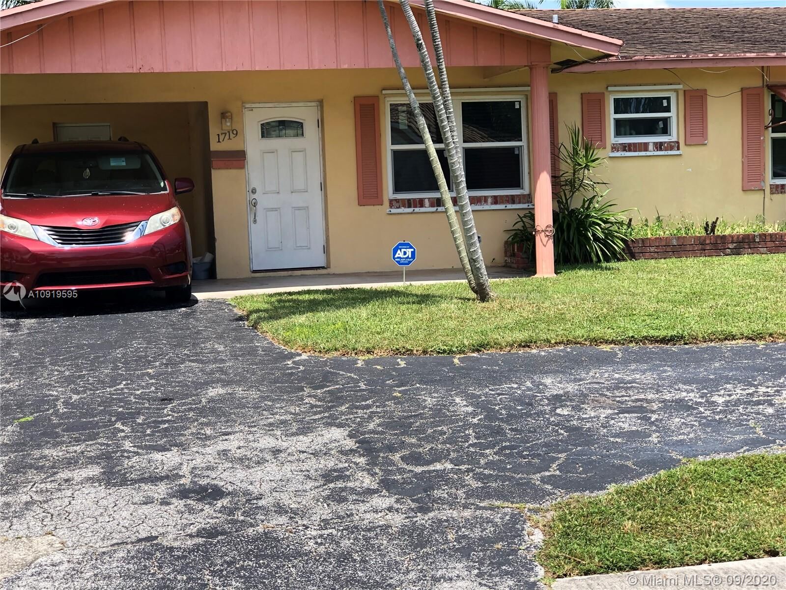 Property Photo: 1719 NW 38th St FL 33309