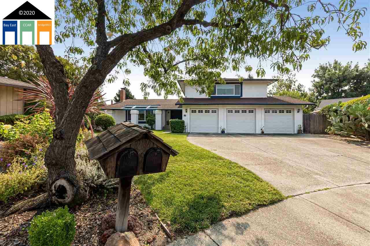 Property Photo: 45 Barcelona Ct CA 94526