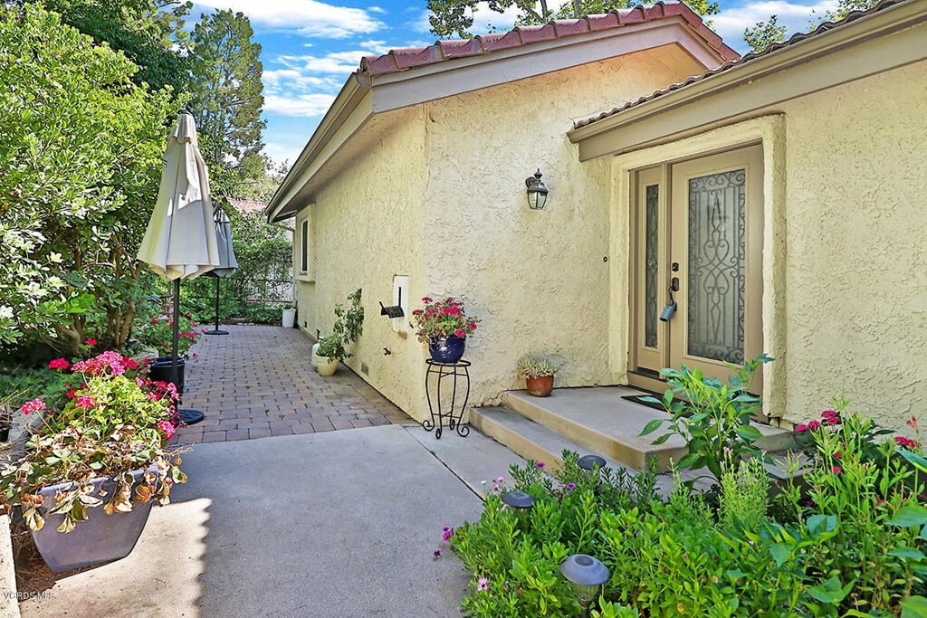 Property Photo:  19 Meadowlark Lane  CA 91377 