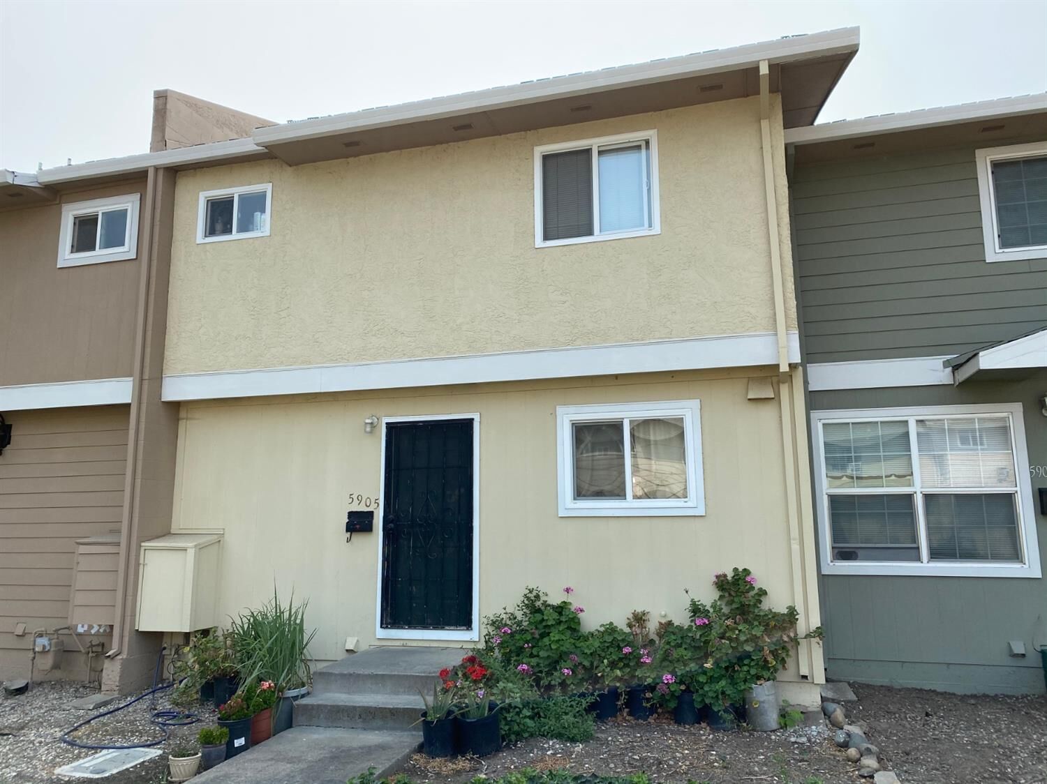 Property Photo: 5905 Mack Road CA 95823