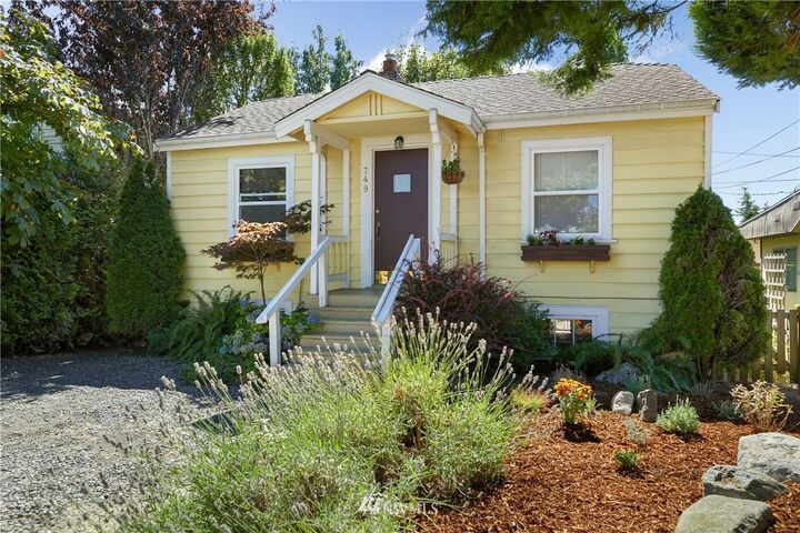 Property Photo: 749 N 102nd Street WA 98133