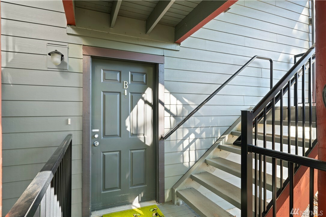 Property Photo: 14715 NE 31st St B4 WA 98007
