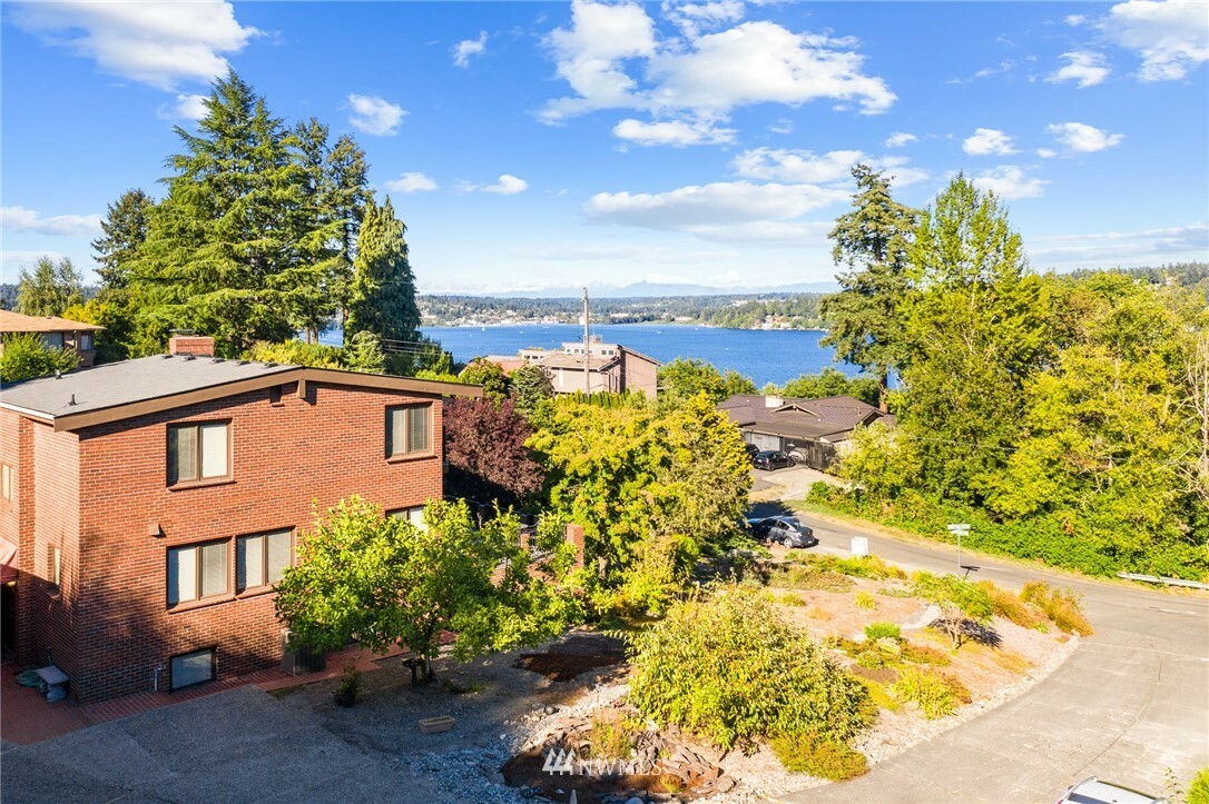 Property Photo: 14351 40th Avenue NE WA 98125