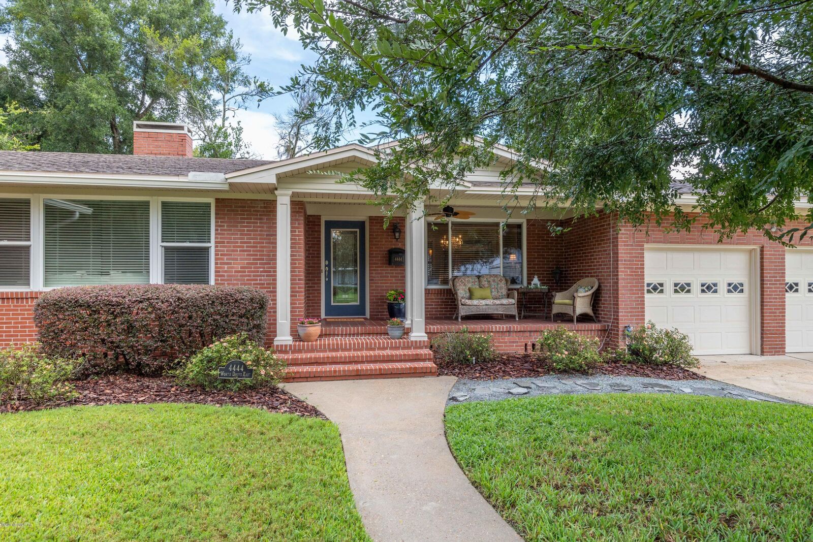 Property Photo: 4444 Worth Drive E FL 32207