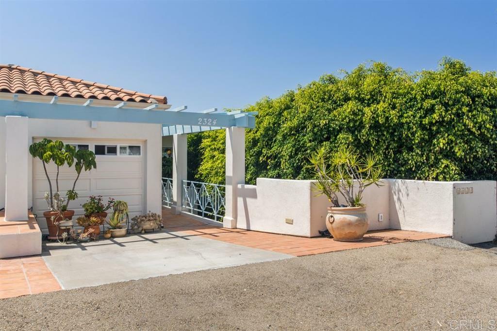 Property Photo: 2324 Oxford Ave CA 92007