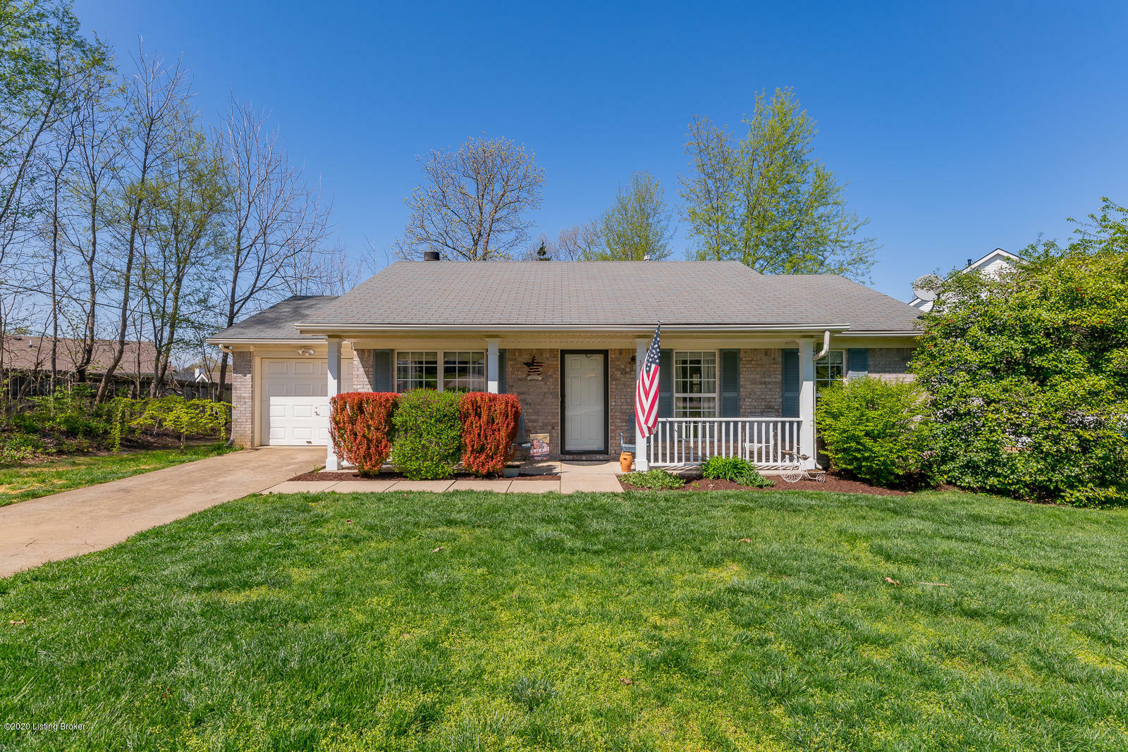 Property Photo:  301 Woodland Ridge Ct  KY 40031 