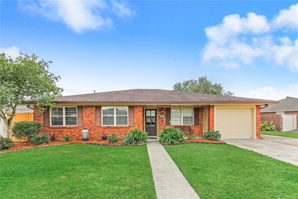 Property Photo: 2405 Garden Street LA 70075