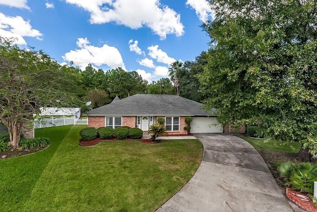 Property Photo: 809 Lake Felicity Court LA 70461