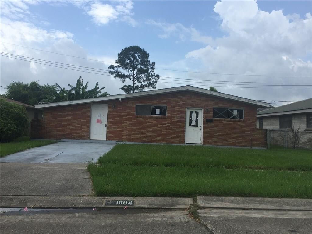 Property Photo: 1604 Dogwood Drive LA 70058