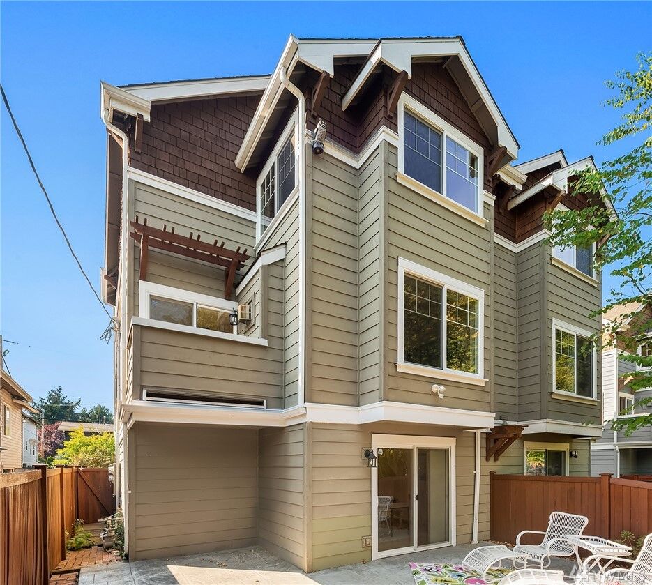 Property Photo: 8539 Interlake Avenue N A WA 98103