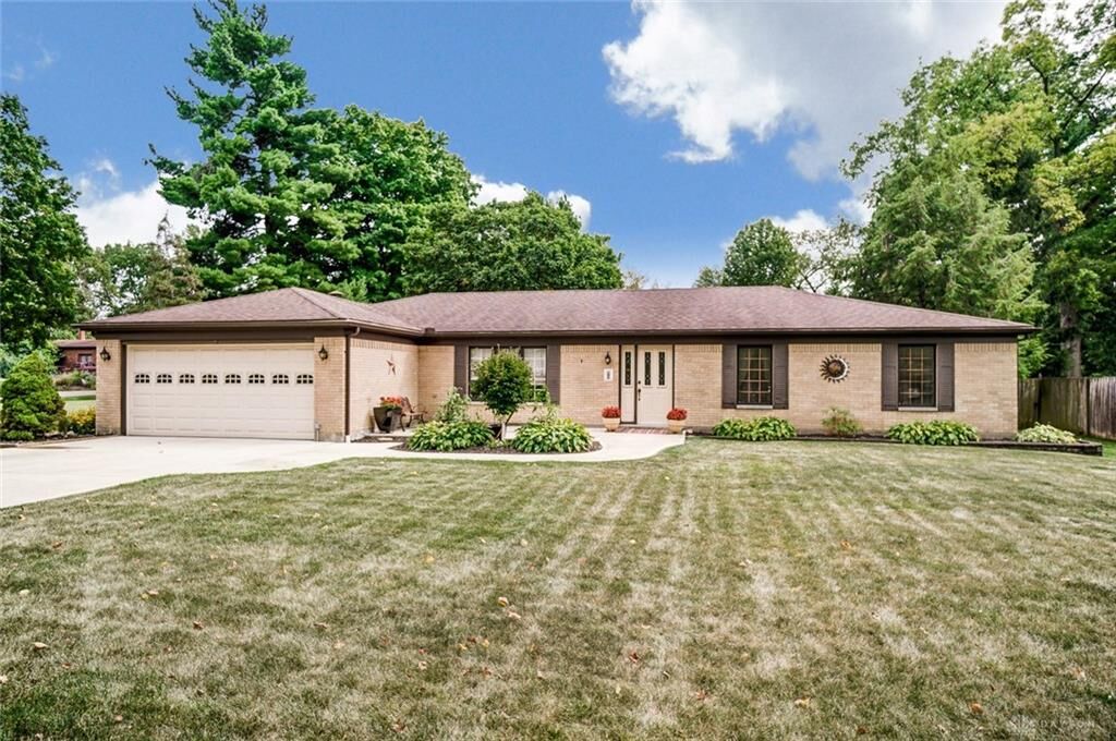 Property Photo: 1669 Countryside Drive OH 45432