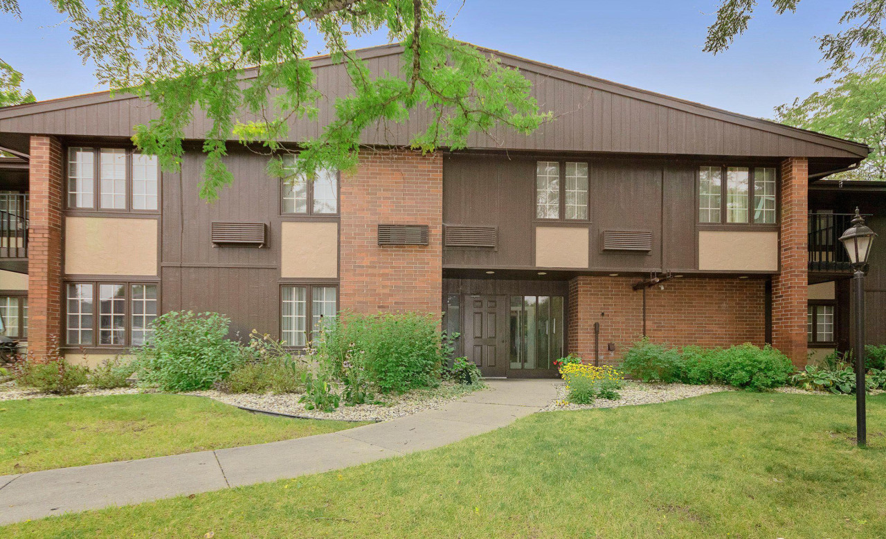Property Photo: 22 Zurich Ct 05 WI 53147