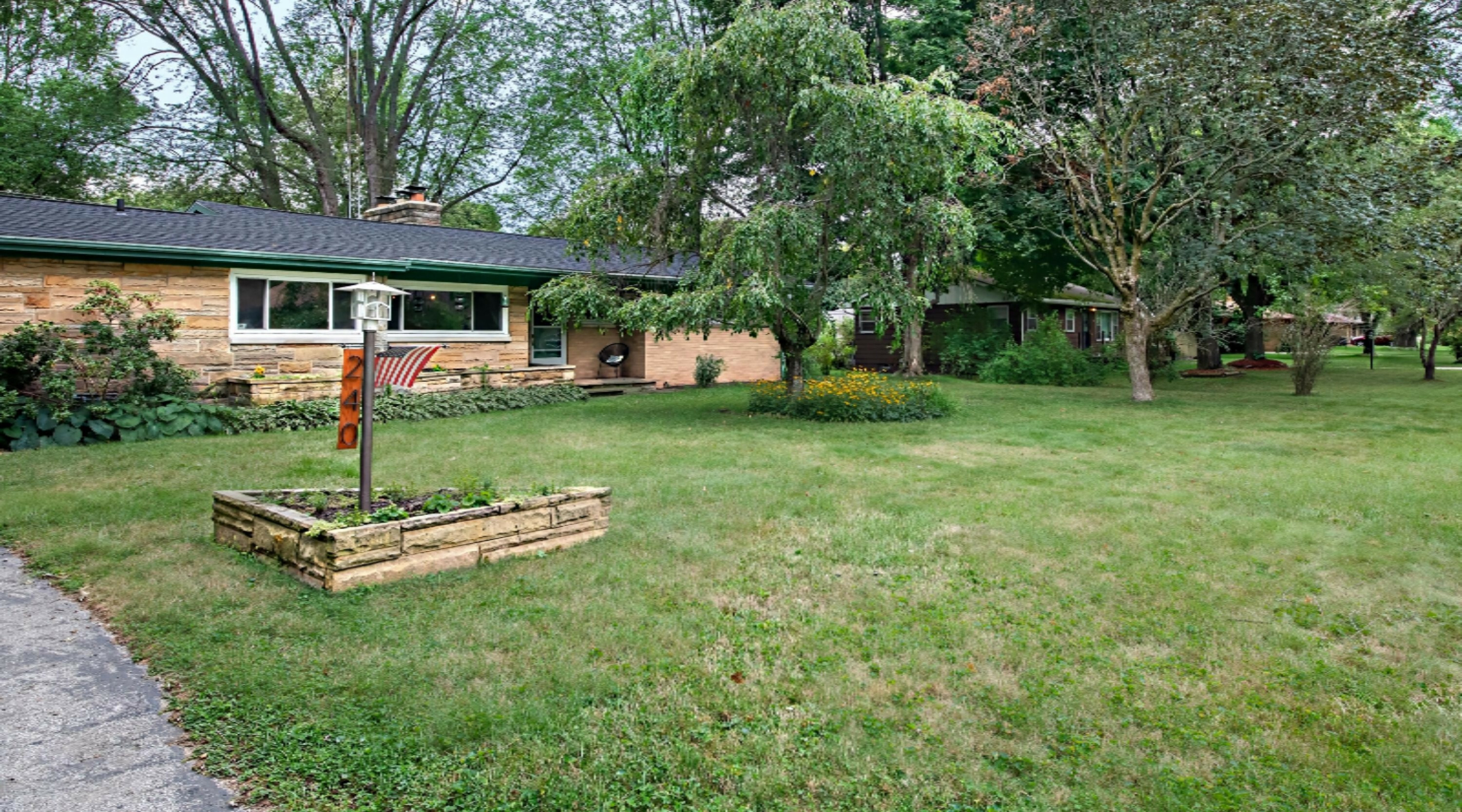 Property Photo:  240 Jamesway  MI 49022 