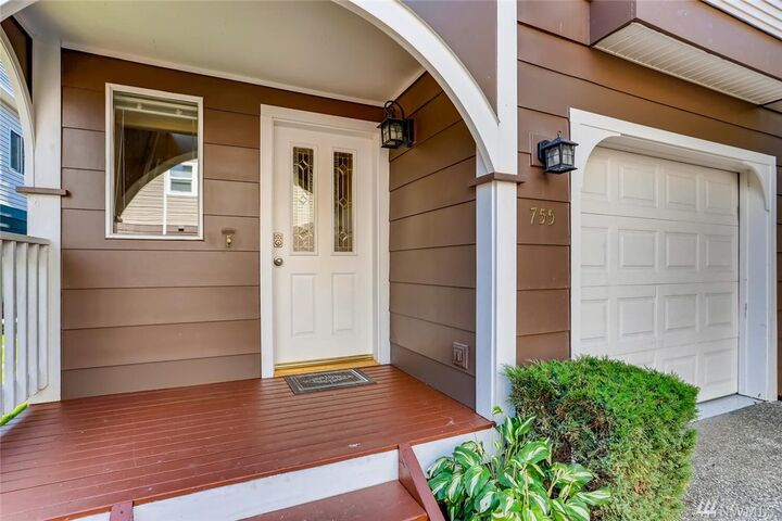 Property Photo: 755 NW Juniper Street WA 98027