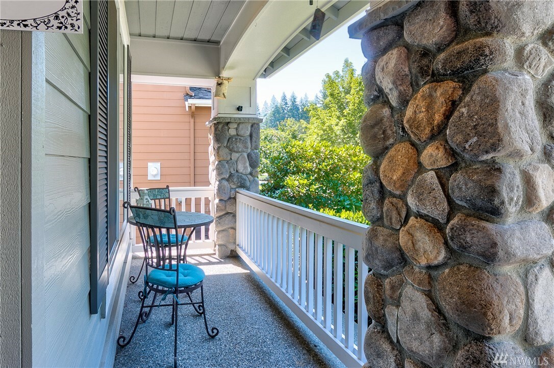 Property Photo:  9350 221st Place NE  WA 98053 