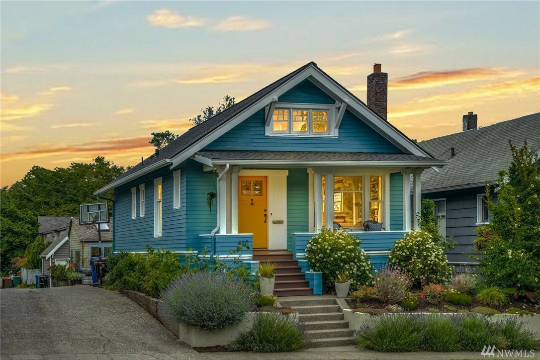 Property Photo: 410 W McGraw St WA 98119