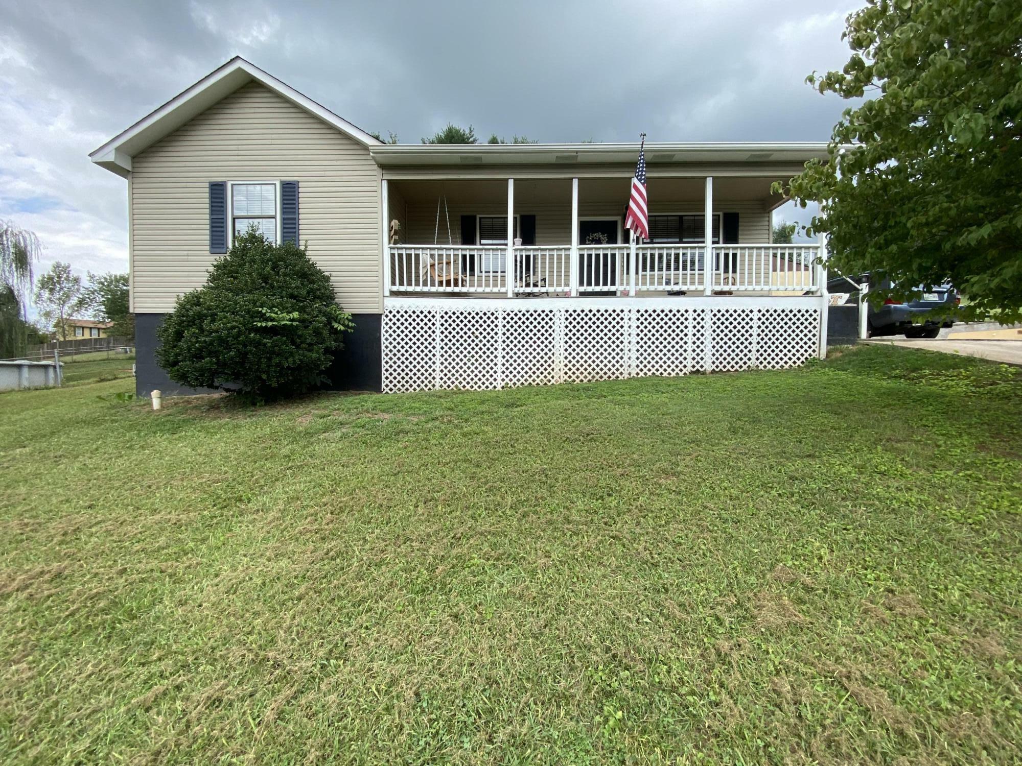 Property Photo:  211 Heuer St  TN 37874 