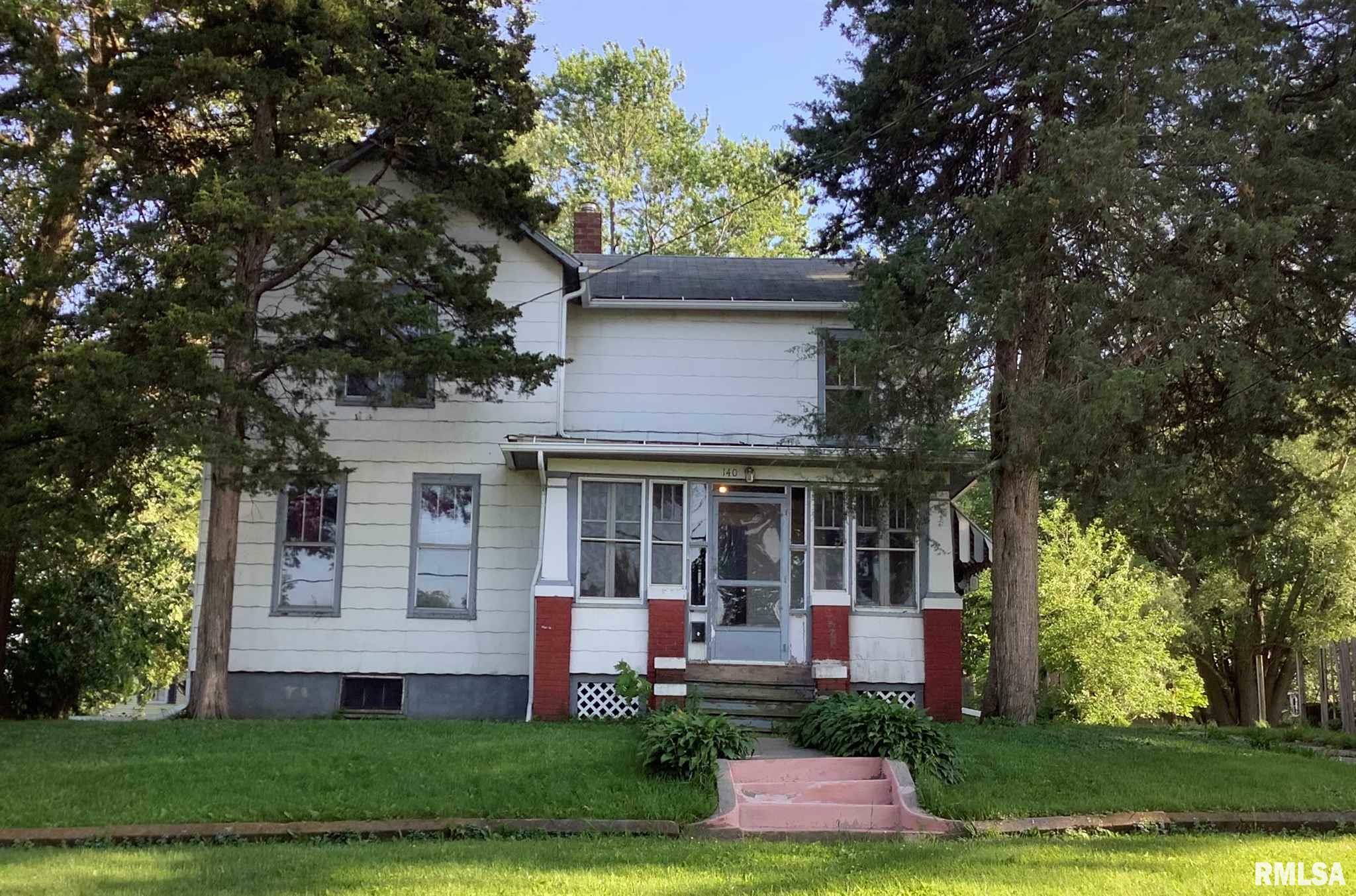 Property Photo: 140 W First IL 61401