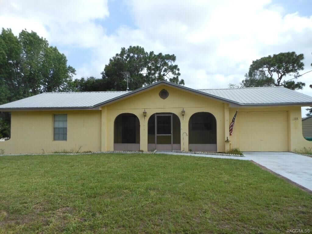 Property Photo: 708 Nola Street FL 34452