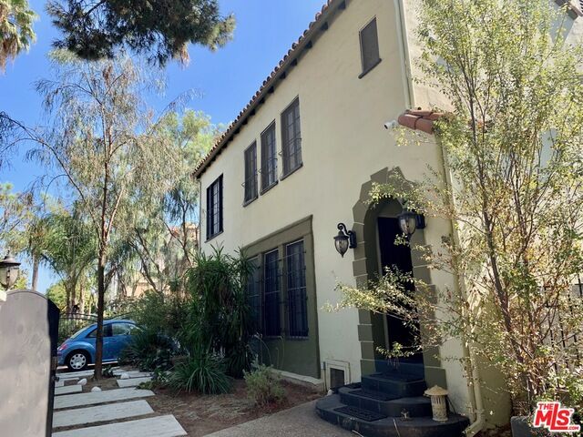 1336 S Highland Ave  Los Angeles CA 90019 photo