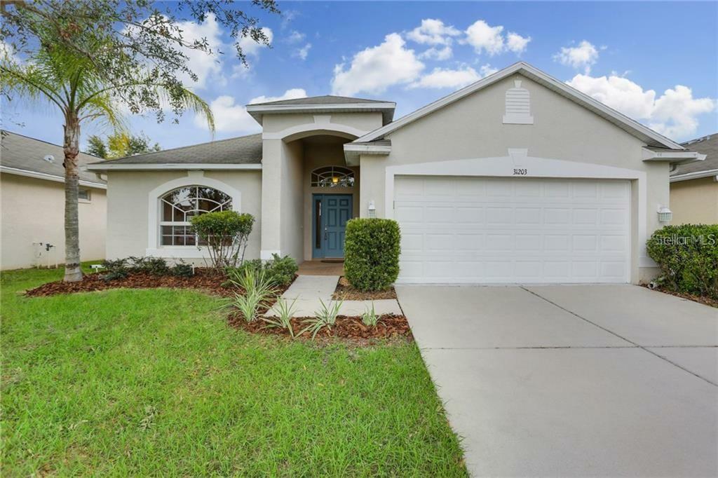 Property Photo:  31203 Whinsenton Drive  FL 33543 