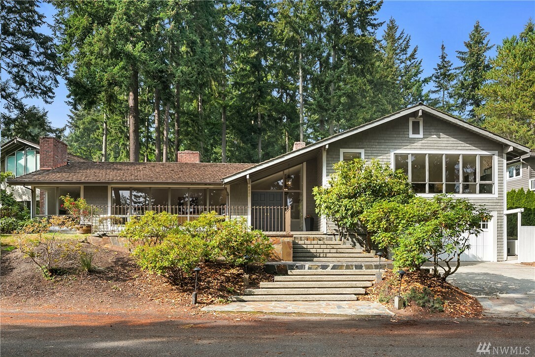 Property Photo:  8560 SE 82nd St  WA 98040 