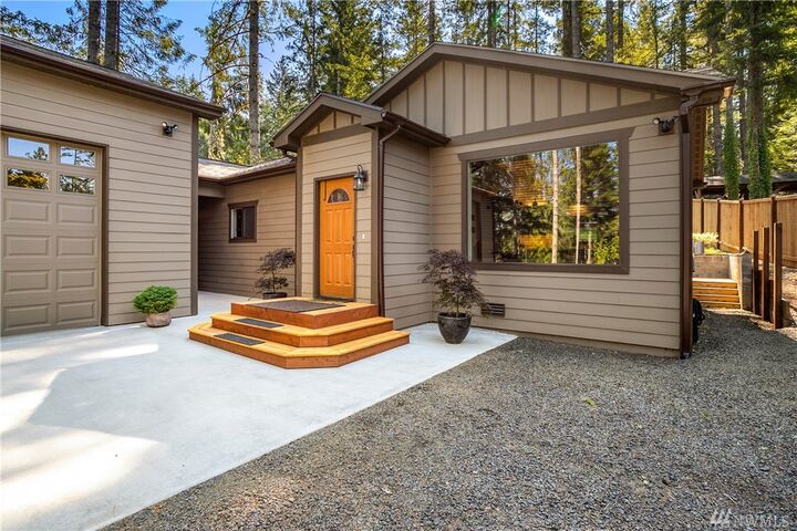 Property Photo: 820 E Ballantrae Drive WA 98584