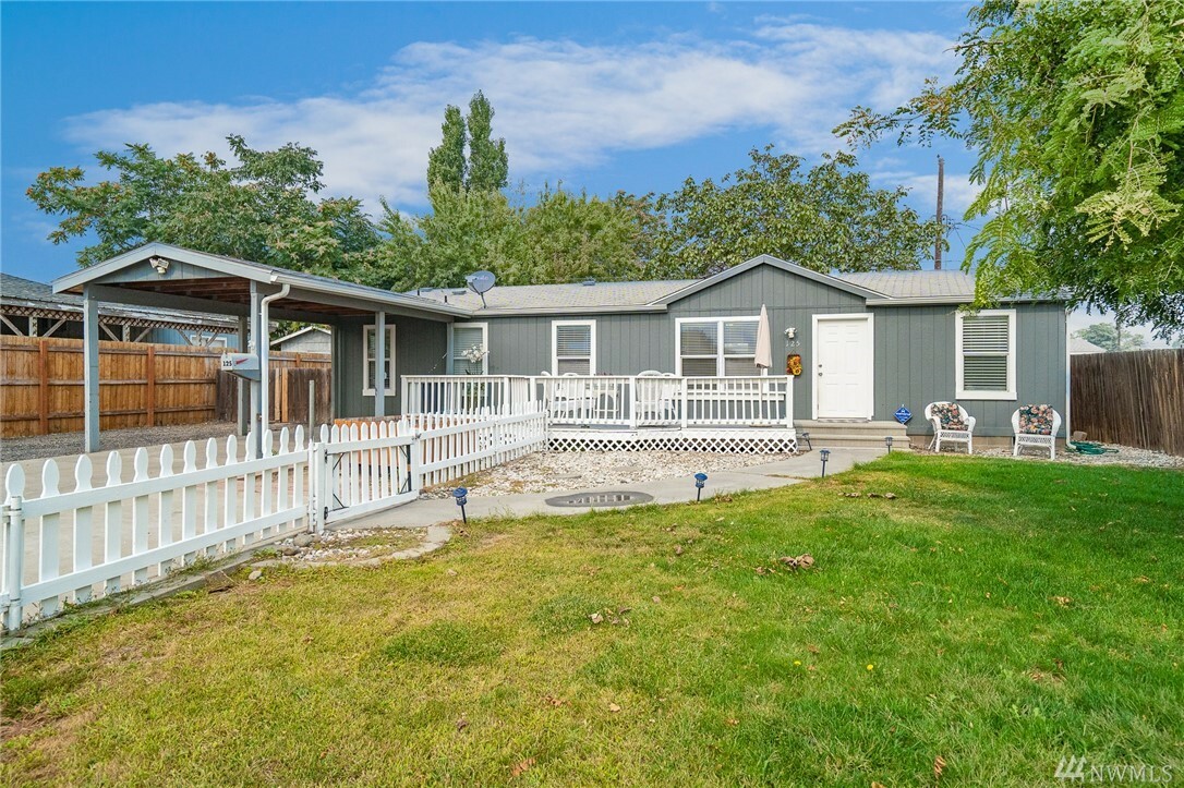 Property Photo:  125 S Gibby Rd  WA 98837 