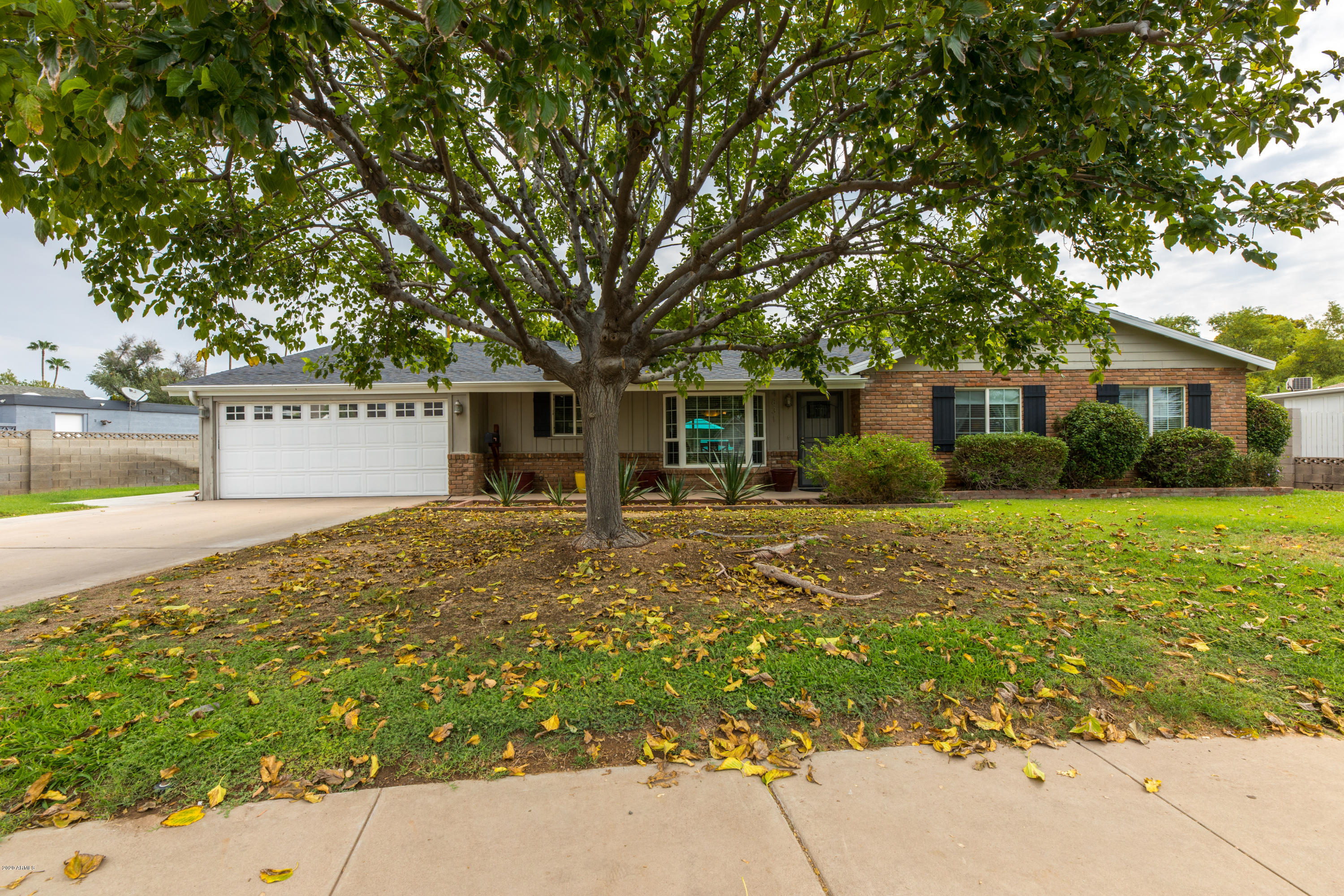 Property Photo: 4831 N 34th Place AZ 85018