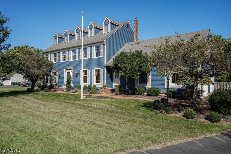 Property Photo:  10 Squires Ln  NJ 08833 