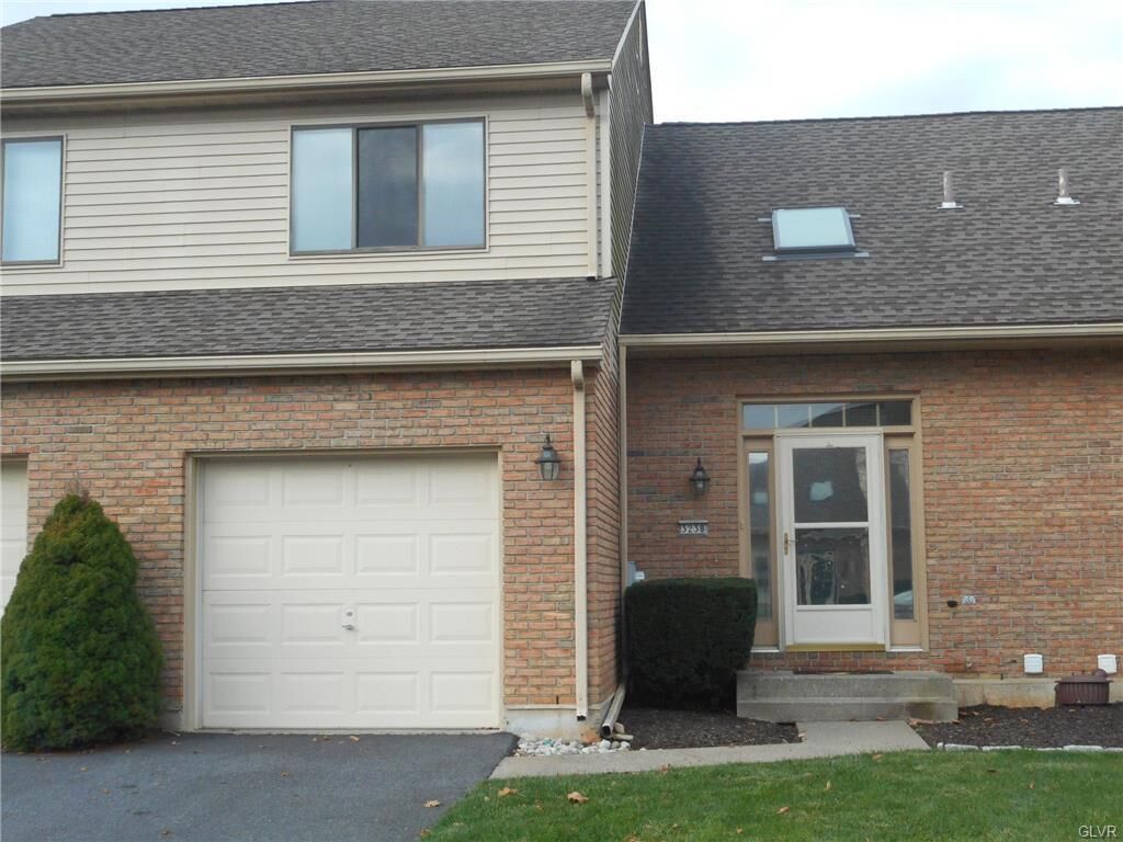 Property Photo: 3238 Oakland Square Drive PA 18020