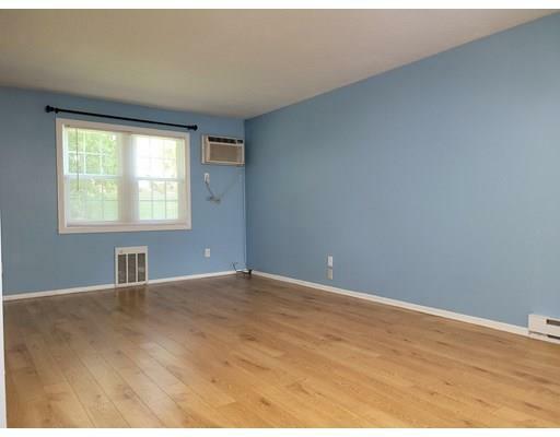 Property Photo:  86 Sterling Street E  MA 01583 