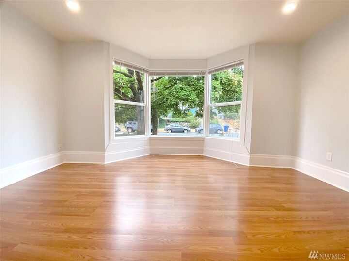 Property Photo:  1430  20th Avenue  WA 98122 