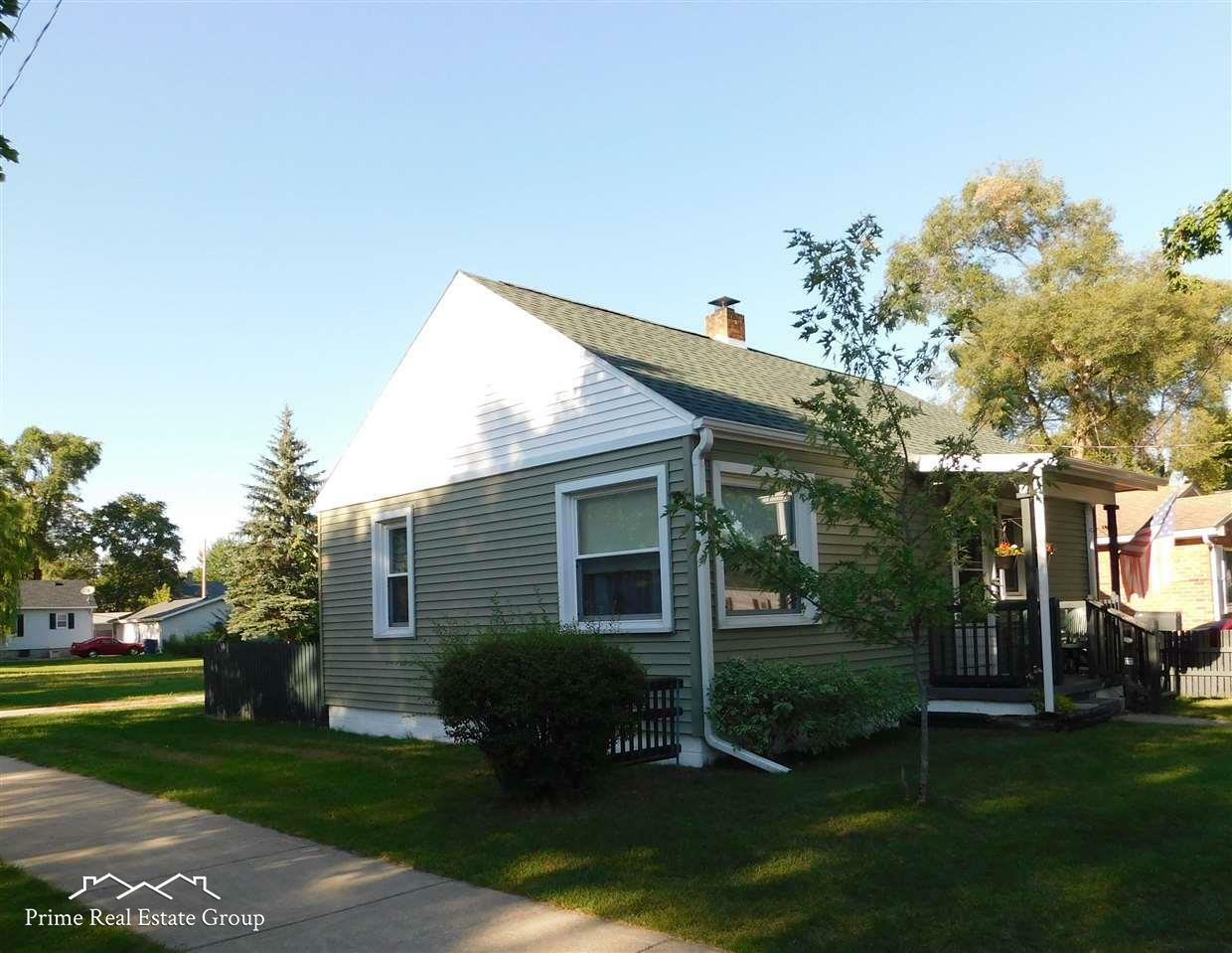 Property Photo:  301 E White  MI 48706 