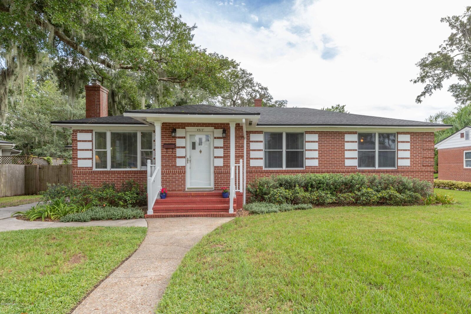 Property Photo:  4317 Worth Drive  FL 32207 